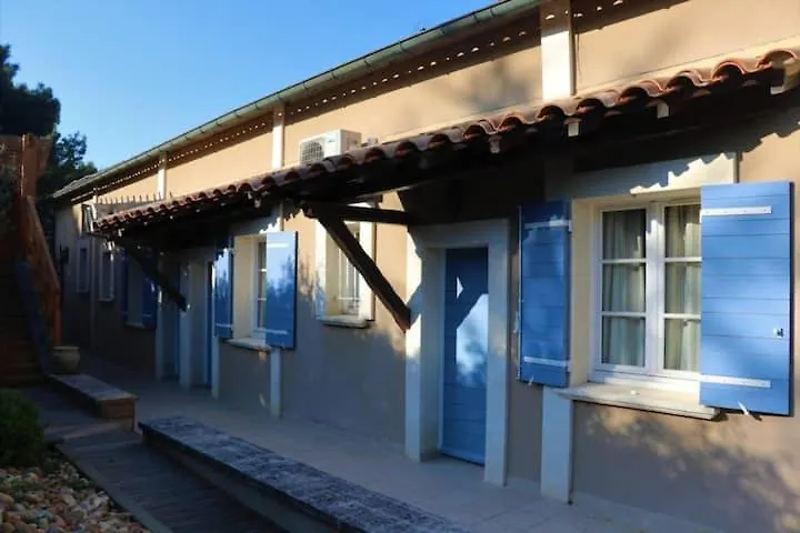 Hôtel Domaine des Gendalis proche Avignon à Saint-Saturnin-lès-Avignon 0*,