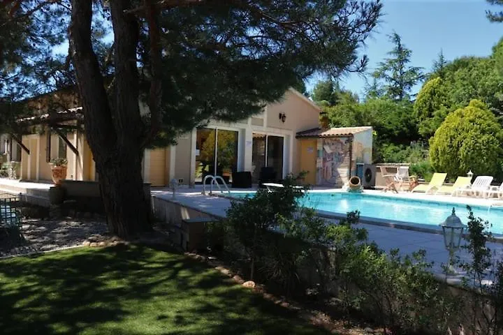 Hôtel Domaine des Gendalis proche Avignon à Saint-Saturnin-lès-Avignon 0*,  France